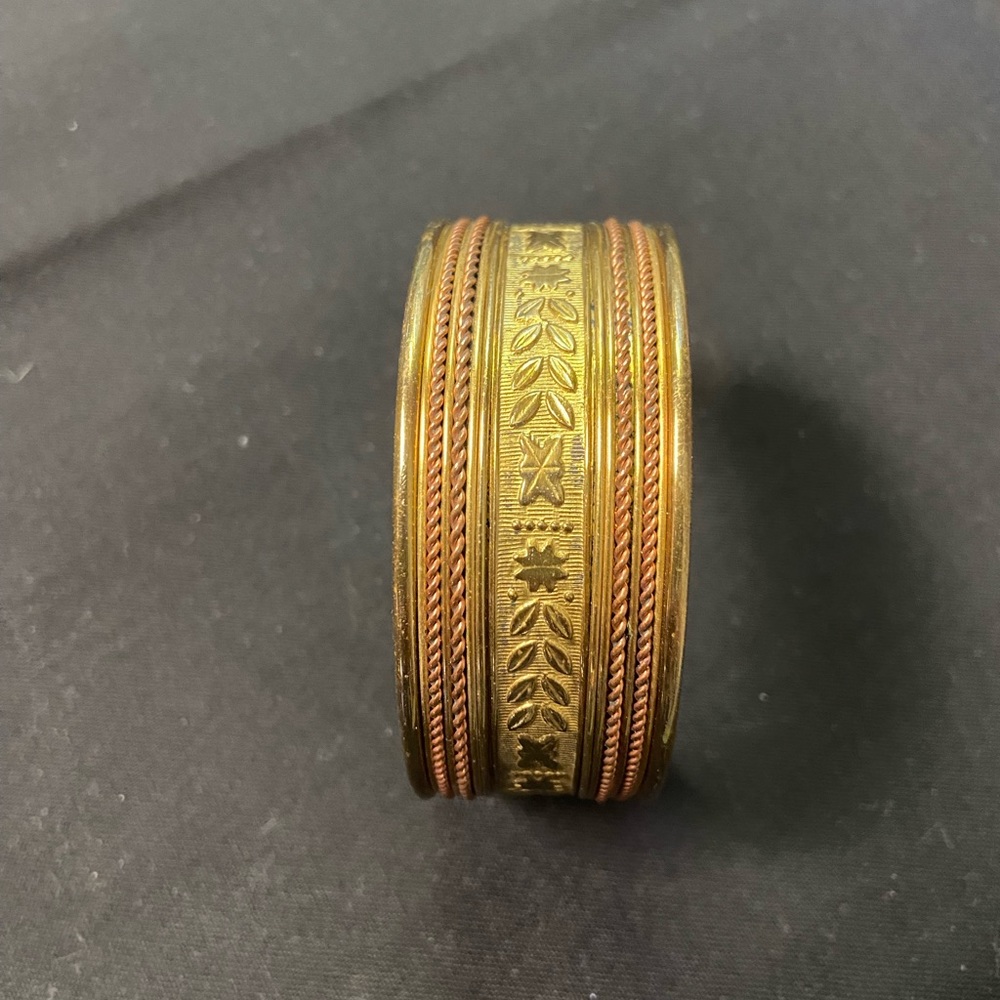 Vintage Solid Brass cuff bracelet Ornate detailing. Like new. Beautiful …